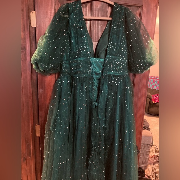 Ball gown with puff sleeves - Picture 4 of 5